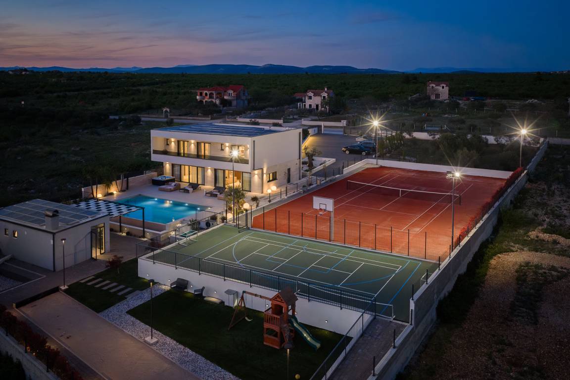 300 M² Villa ∙ 5 Schlafzimmer ∙ 14 Gäste - Tisno