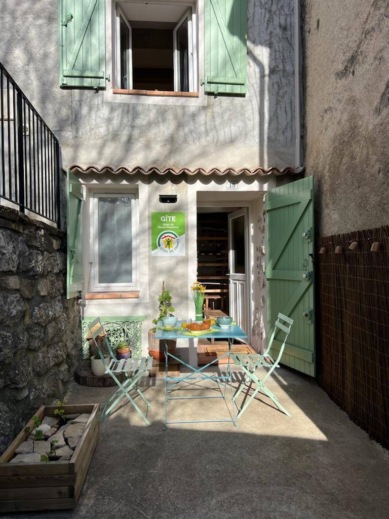 80 M² Gîte ∙ 1 Chambre ∙ 3 Personnes - Alpes-de-Haute-Provence