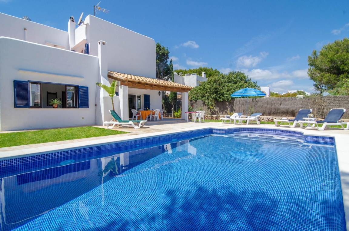 200 M² Villa ∙ 3 Bedrooms ∙ 6 Guests - Cala d'Or