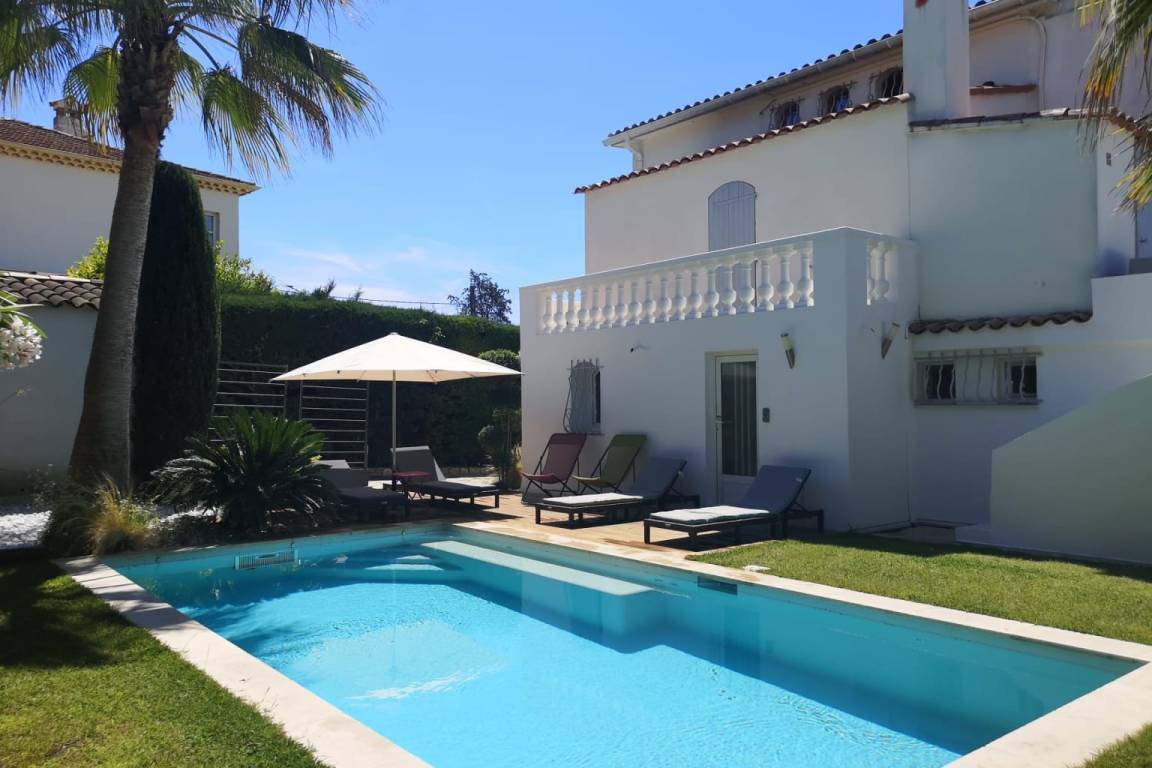 190 M² Villa ∙ 4 Bedrooms ∙ 8 Guests - Antibes