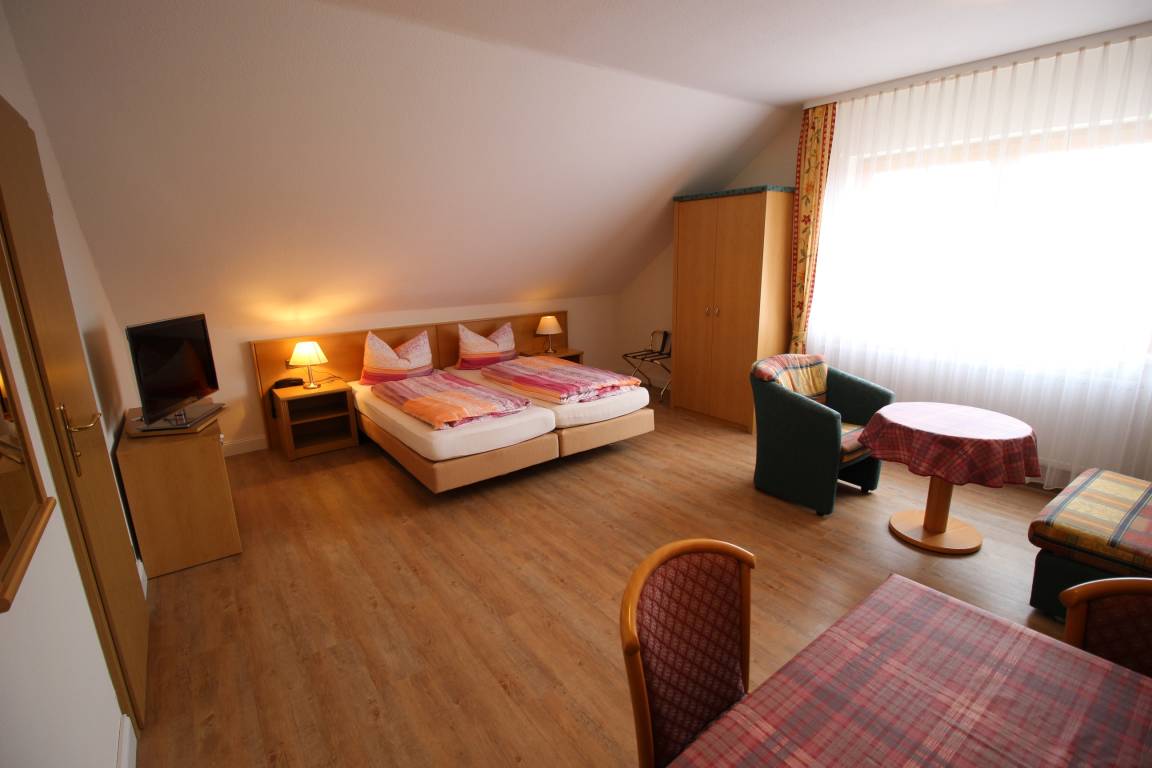 35 M² Ferienwohnung ∙ 1 Schlafzimmer ∙ 2 Gäste - Volkach