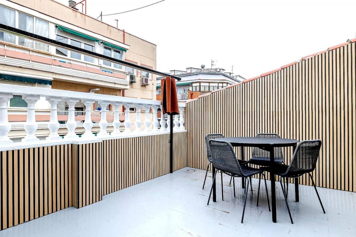 90 M² Apartamento ∙ 3 Habitaciones ∙ 4 Huéspedes - Madrid