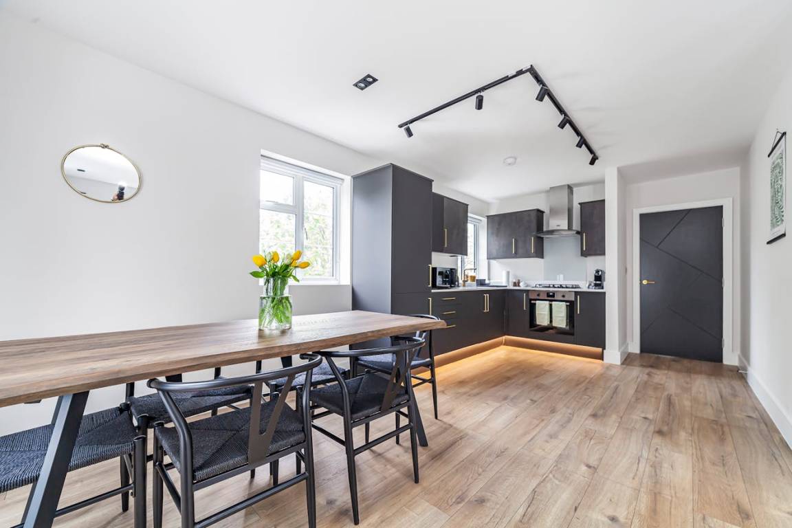 80 M² Apartamento ∙ 2 Habitaciones ∙ 6 Huéspedes - Harrow