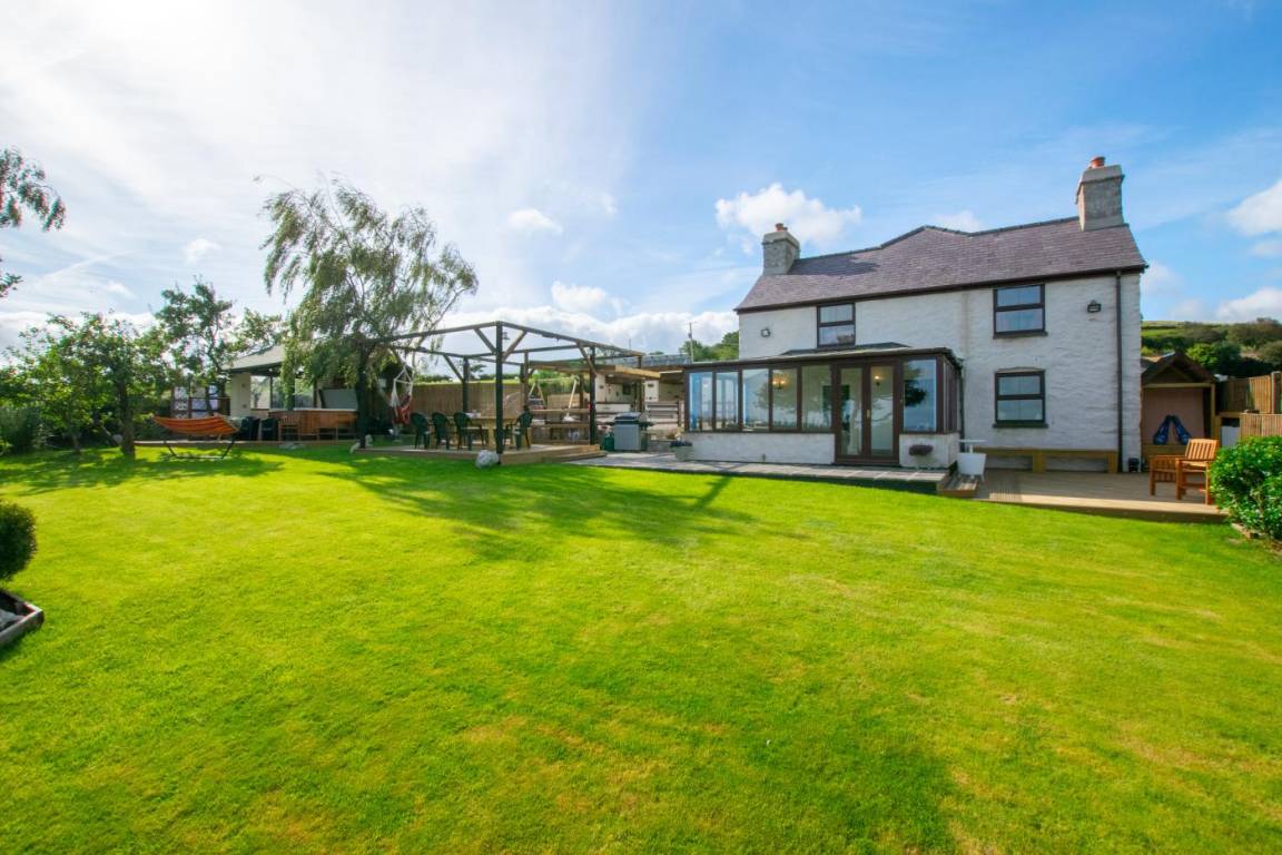 Cottage ∙ 4 Bedrooms ∙ 8 Guests - North Wales