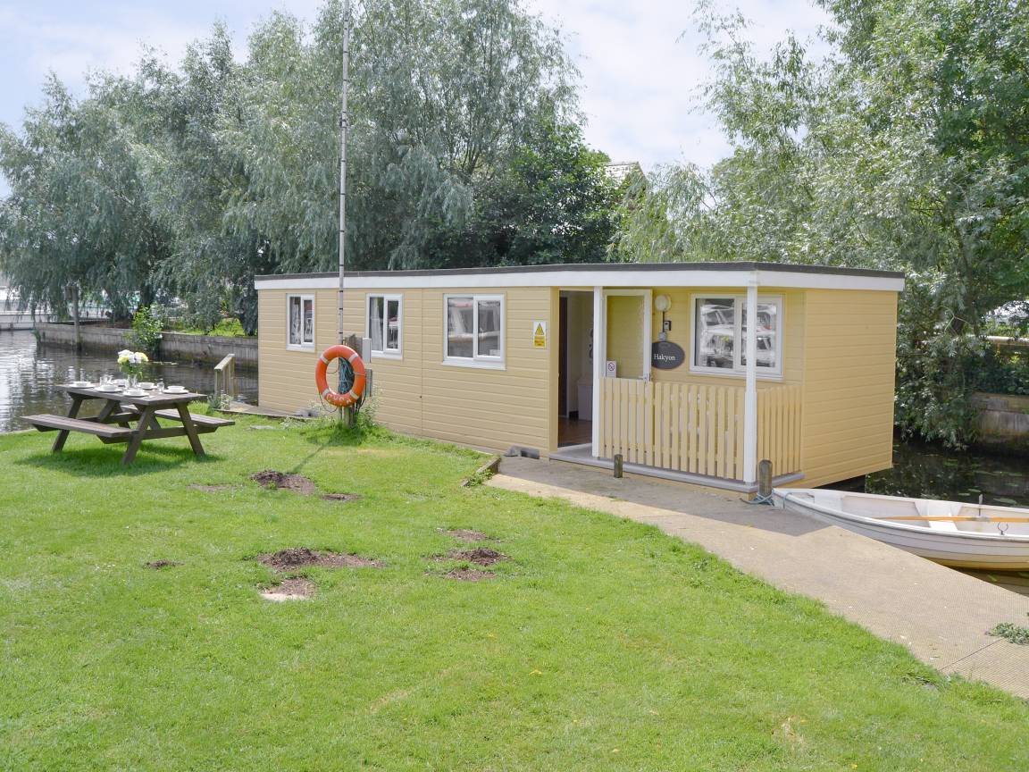 Cottage ∙ 2 Bedrooms ∙ 6 Guests - Norwich