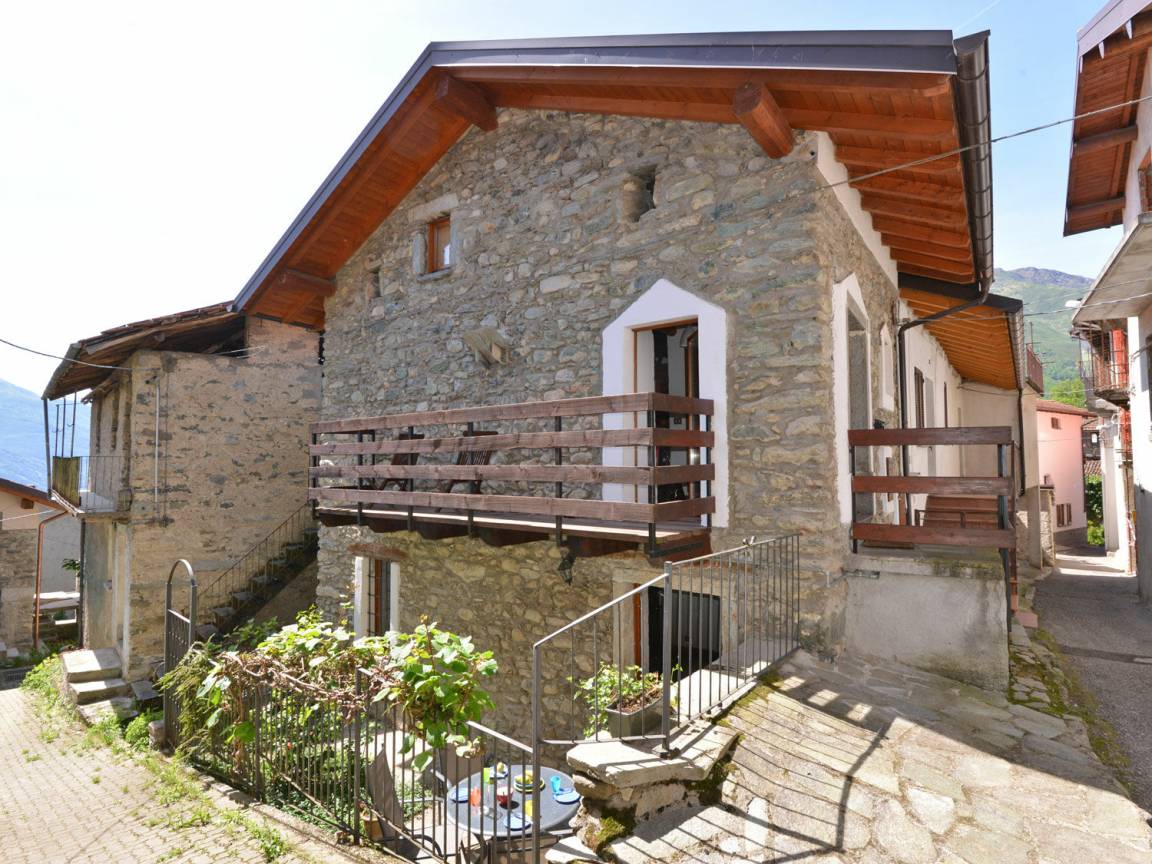 75 M² Ferienhaus ∙ 2 Schlafzimmer ∙ 5 Gäste - Domaso