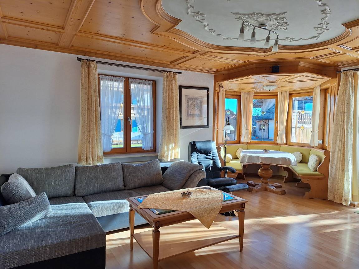 90 M² Ferienwohnung ∙ 1 Schlafzimmer ∙ 4 Gäste - Nesselwang