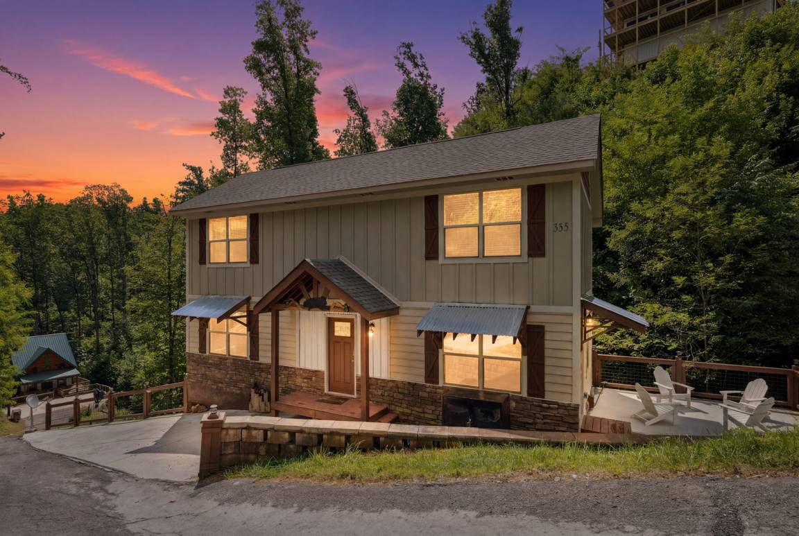 153 M² Cabin ∙ 2 Bedrooms ∙ 4 Guests - Gatlinburg, TN