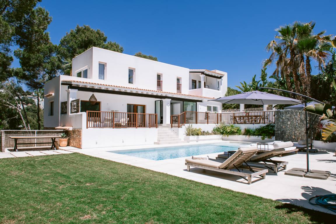 380 M² Villa ∙ 3 Bedrooms ∙ 10 Guests - Ibiza