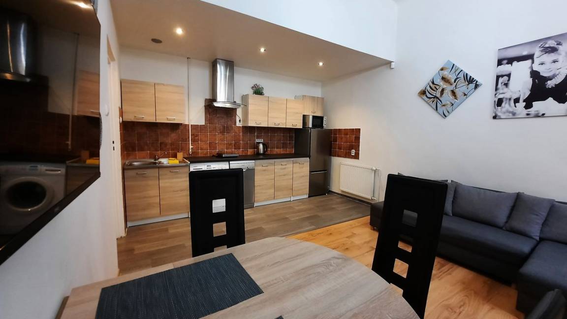 37 M² Huoneisto ∙ 2 Makuuhuonetta ∙ 5 Vierasta - Kraków