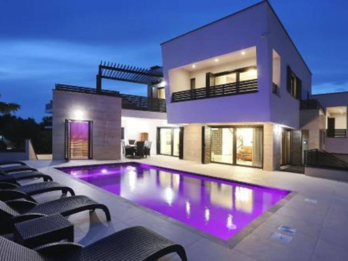 230 M² Casa ∙ 4 Habitaciones ∙ 8 Huéspedes - Privlaka