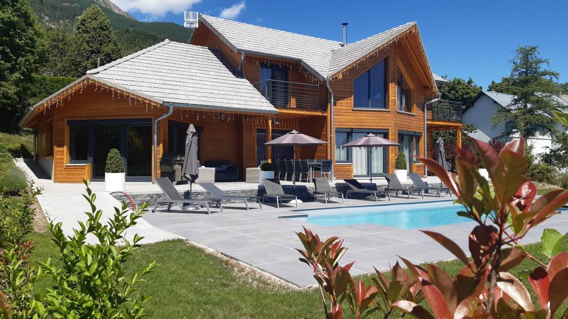 250 M² Chalet ∙ 4 Chambres ∙ 10 Personnes - Embrun