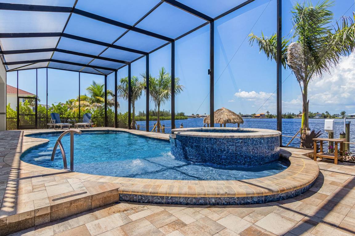 House ∙ 5 Bedrooms ∙ 15 Guests - Cape Coral, FL