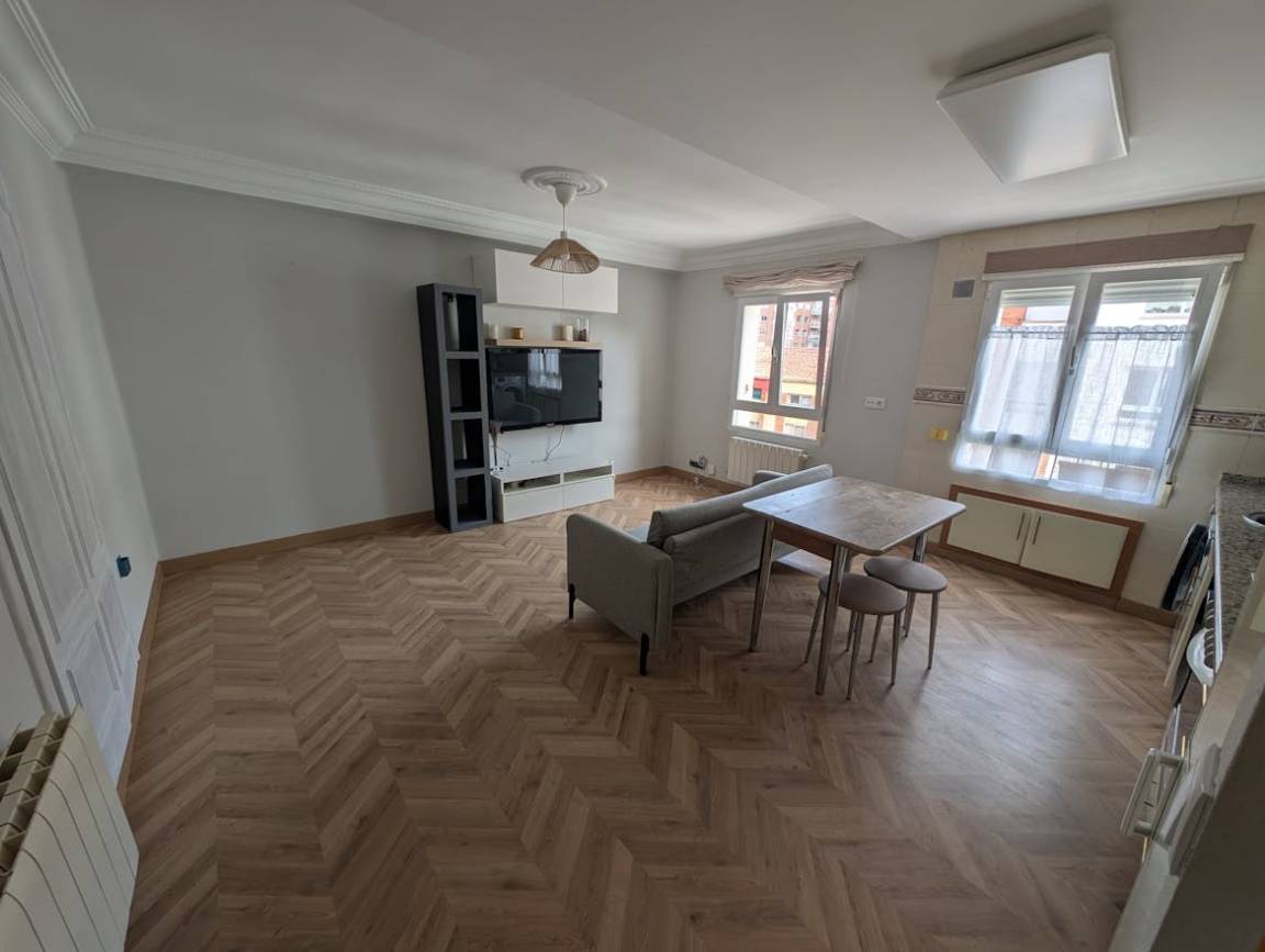 80 M² Apartment ∙ 3 Bedrooms ∙ 3 Guests - Burgos