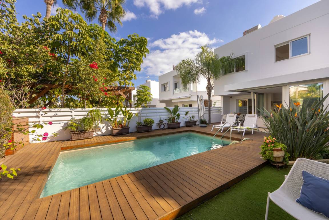 140 M² Villa ∙ 4 Bedrooms ∙ 9 Guests - Protaras