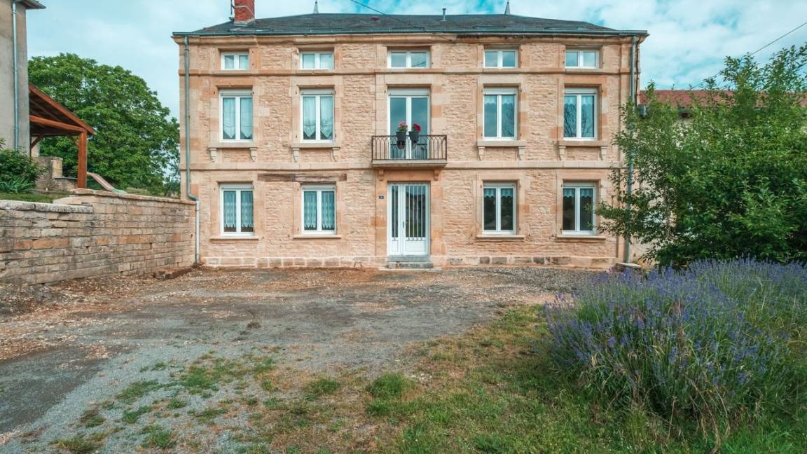 140 M² Huis ∙ 3 Slaapkamers ∙ 6 Gasten - Ardennen