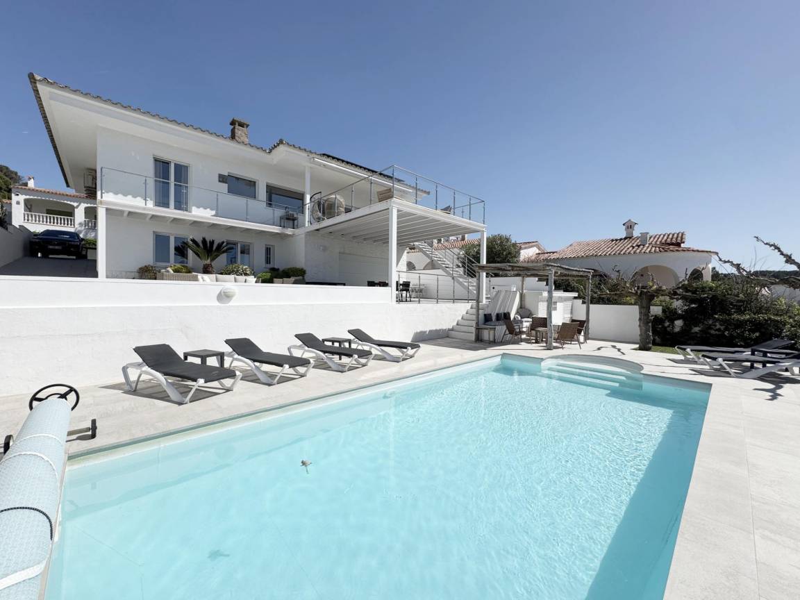 245 M² Villa ∙ 6 Slaapkamers ∙ 12 Gasten - L'Escala