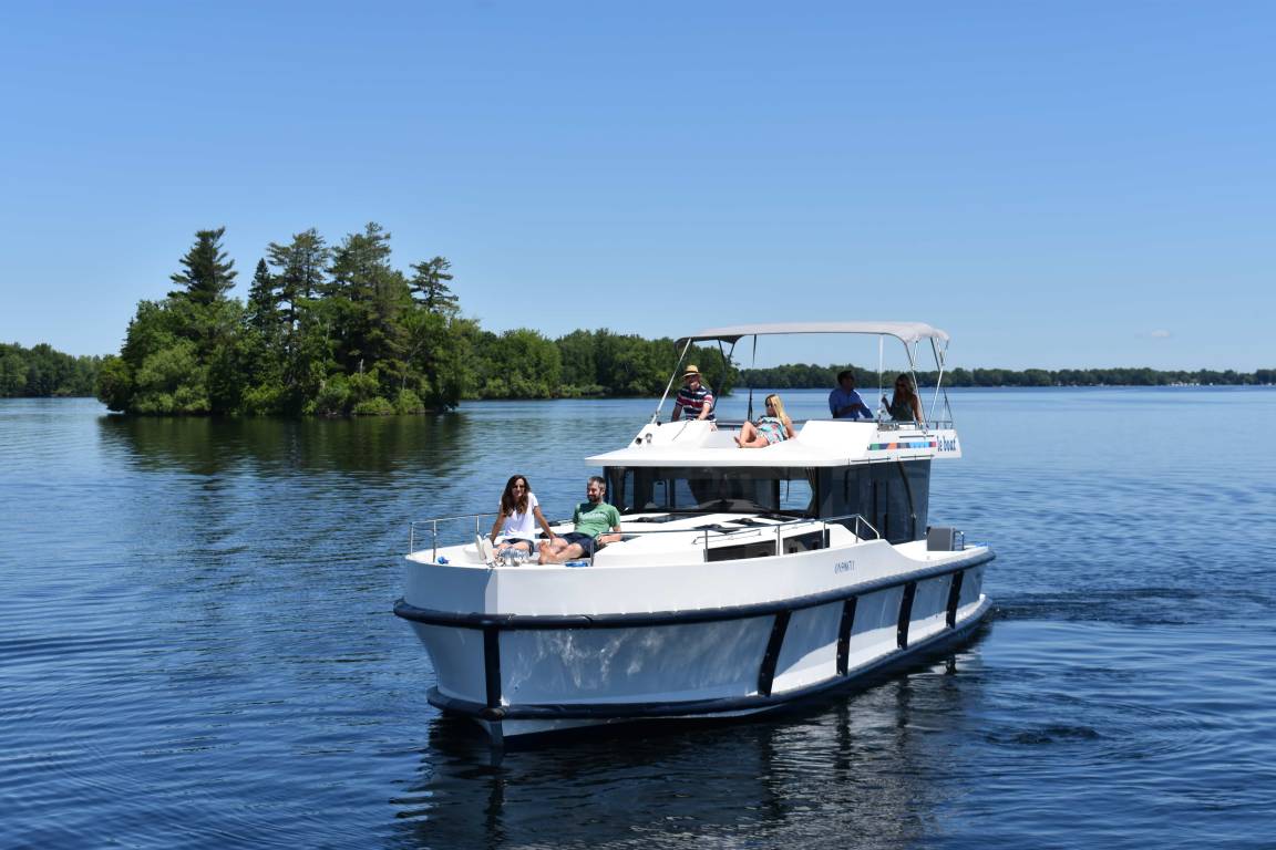 Houseboat ∙ 4 Bedrooms ∙ 9 Guests - Ireland