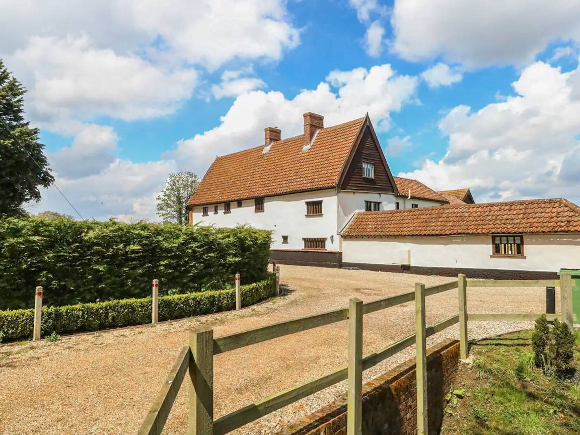 Apartment ∙ 9 Bedrooms ∙ 21 Guests - Norfolk