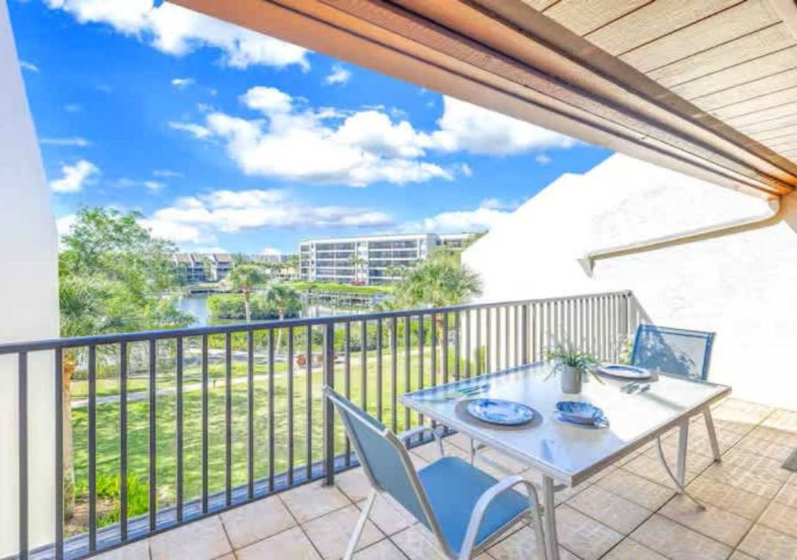 Apartment ∙ 2 Bedrooms ∙ 6 Guests - Sarasota, FL