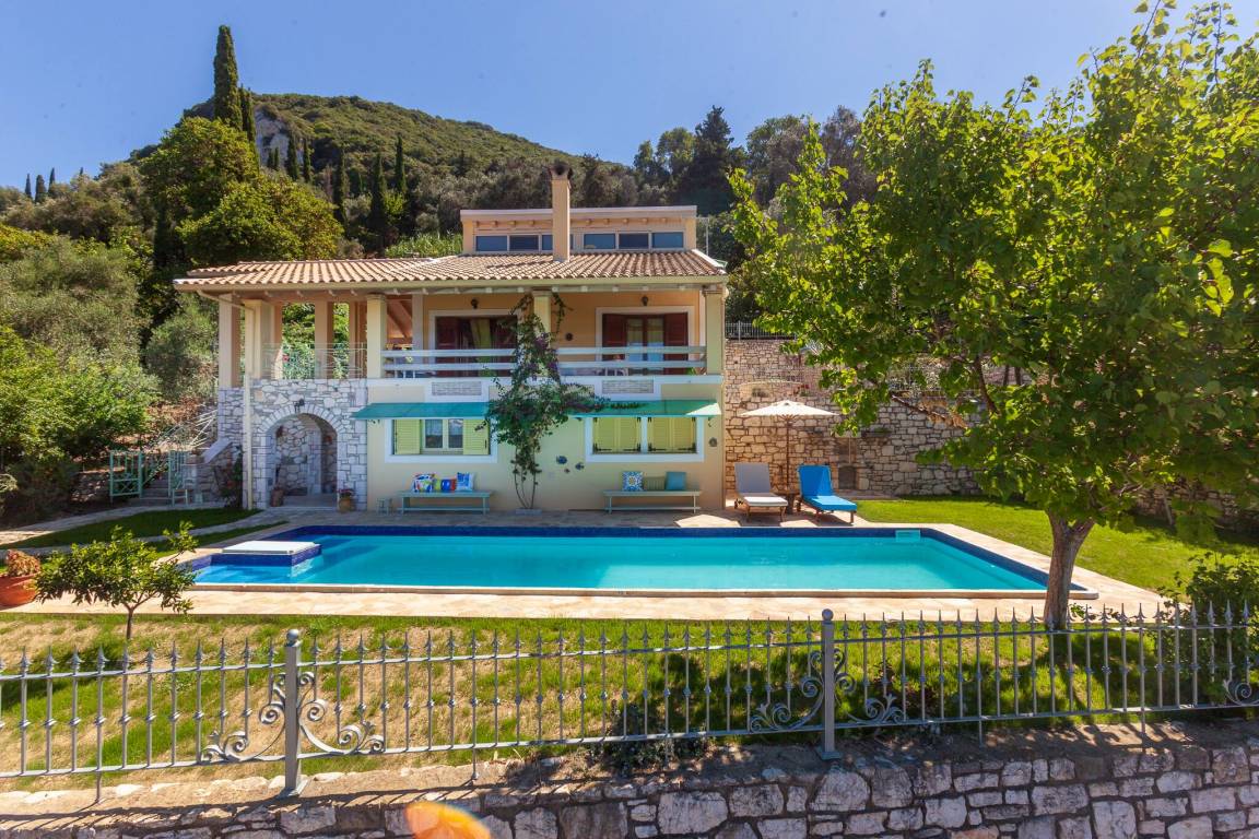 108 M² Villa ∙ 3 Bedrooms ∙ 6 Guests - Corfu