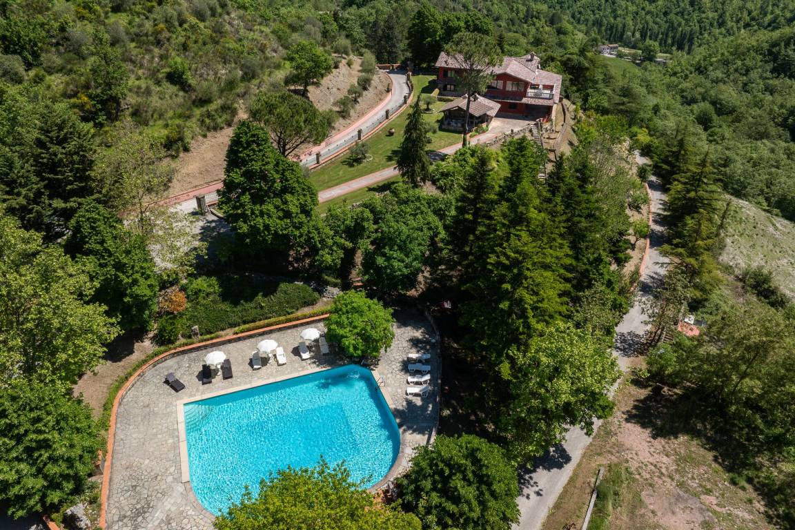600 M² Villa ∙ 5 Bedrooms ∙ 10 Guests - Gubbio