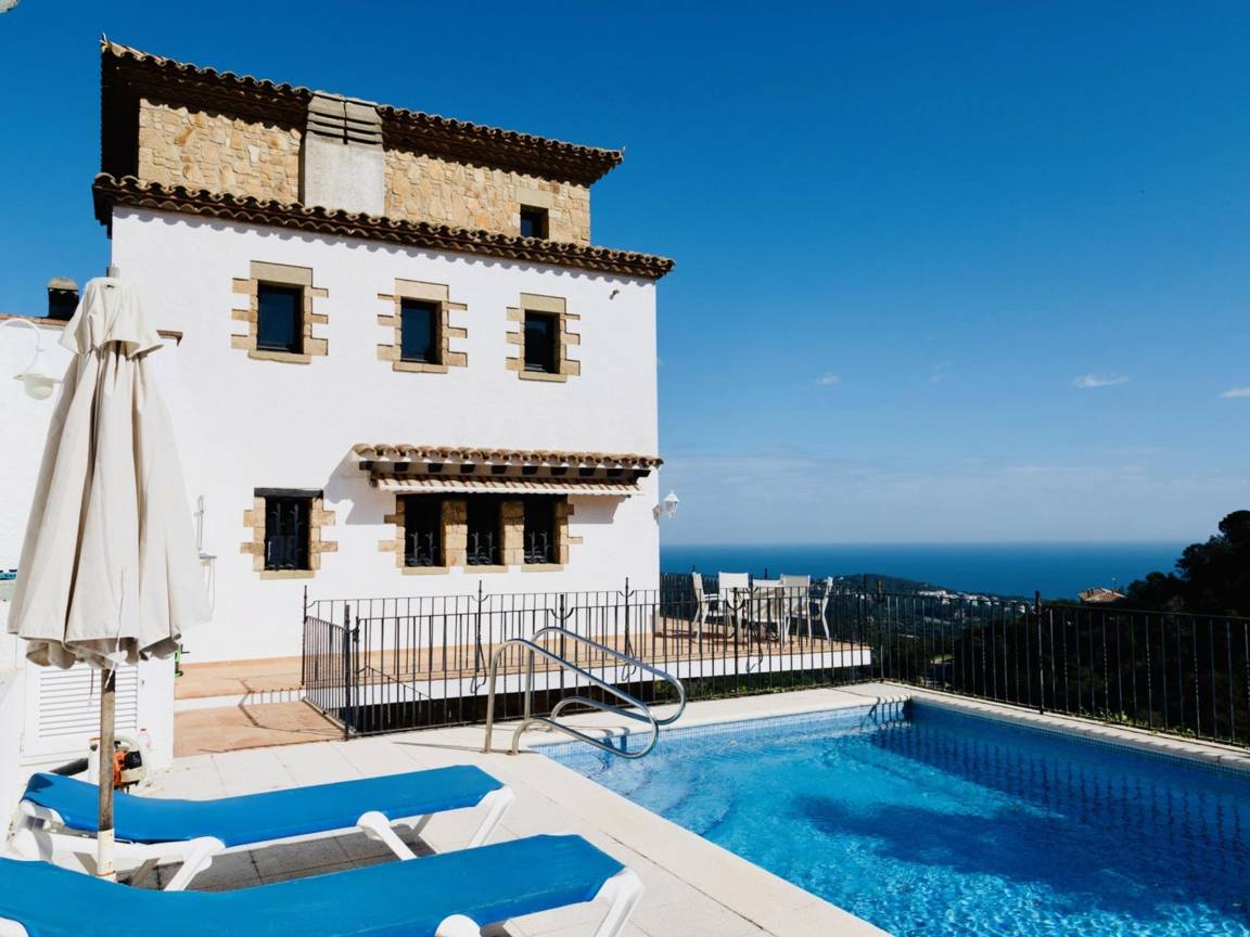 369 M² Villa ∙ 4 Chambres ∙ 8 Personnes - Calonge