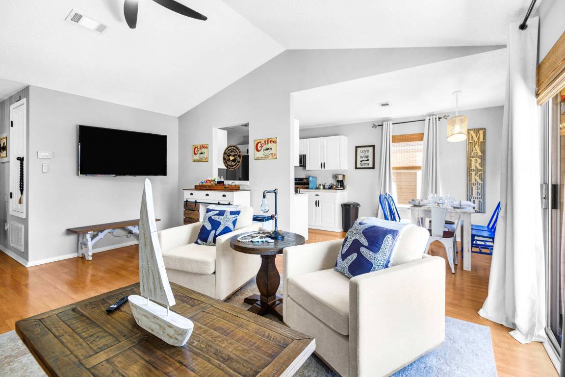 Apartment ∙ 3 Bedrooms ∙ 6 Guests - Warrington, FL