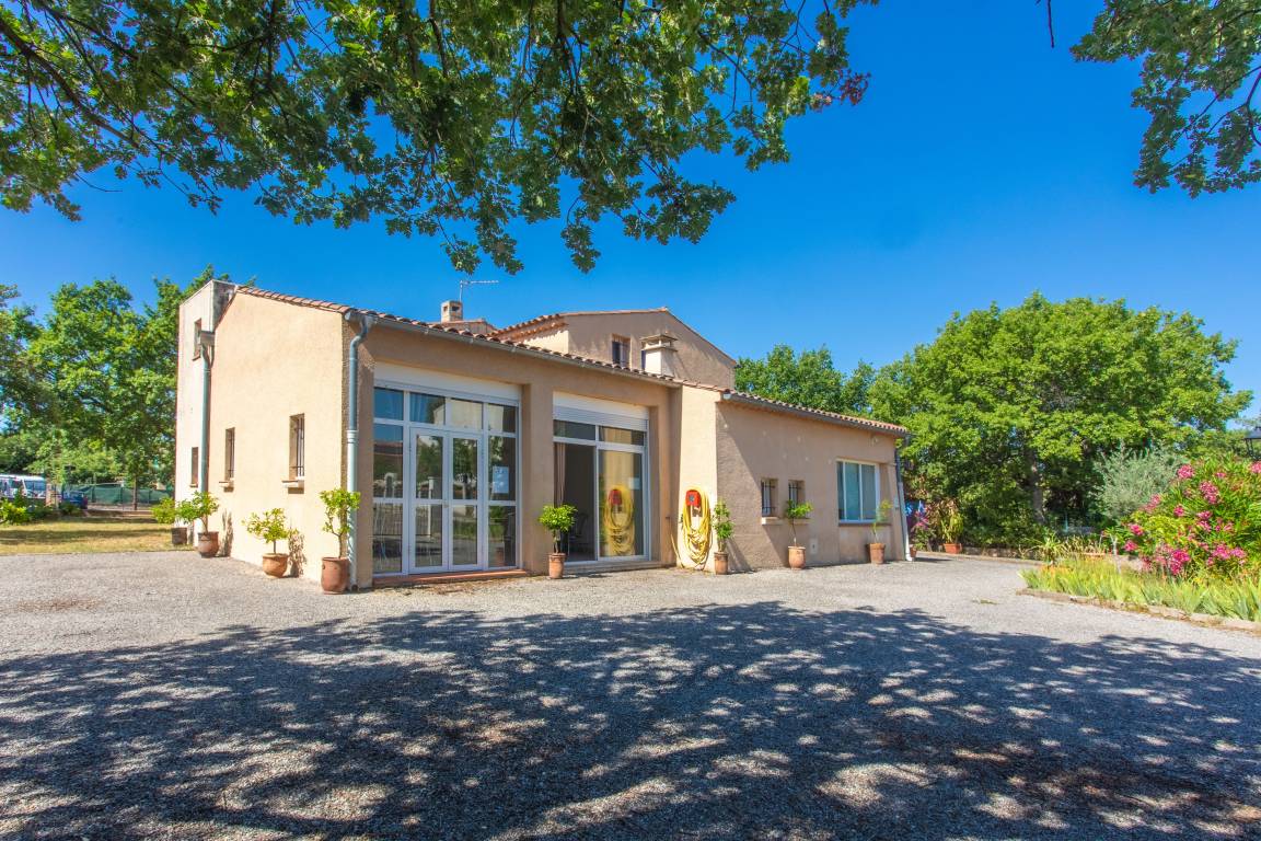 300 M² Ferienhaus ∙ 13 Schlafzimmer ∙ 34 Gäste - Riez