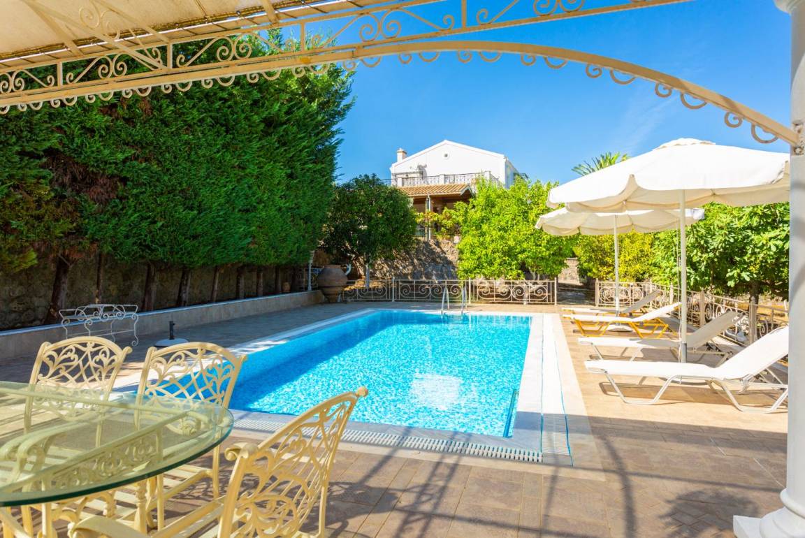 265 M² Villa ∙ 5 Habitaciones ∙ 10 Huéspedes - Corfú