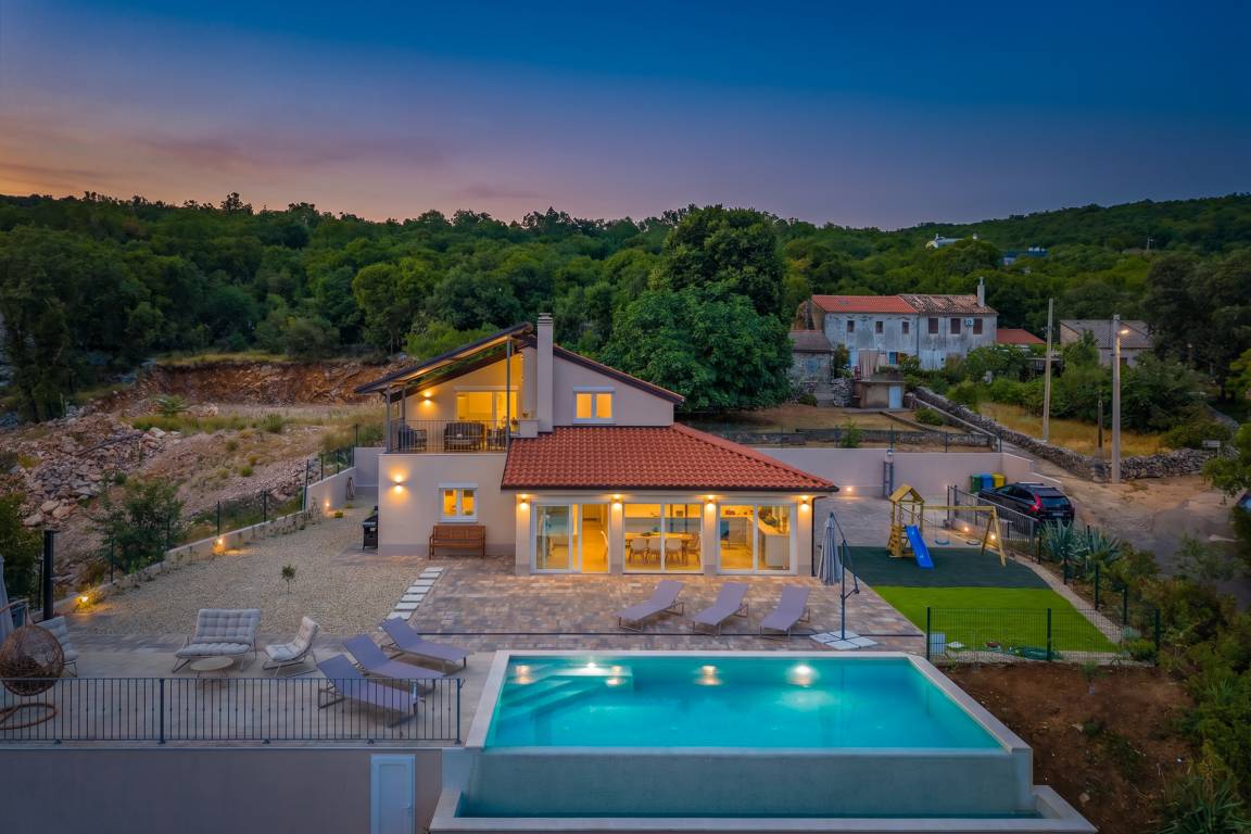 154 M² House ∙ 3 Bedrooms ∙ 6 Guests - Rijeka