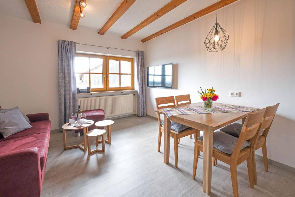 80 M² Ferienwohnung ∙ 2 Schlafzimmer ∙ 4 Gäste - Marktredwitz