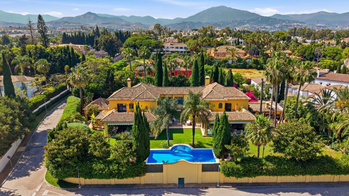 534 M² Villa ∙ 4 Bedrooms ∙ 10 Guests - Marbella