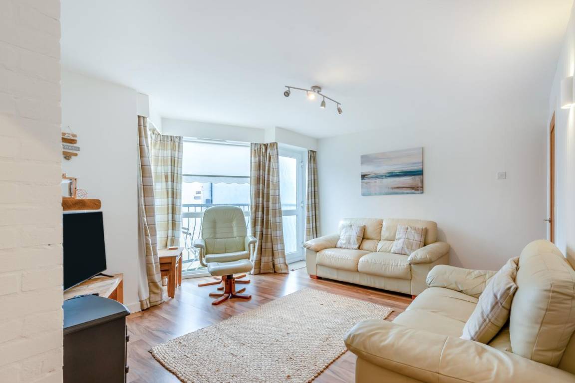 Apartment ∙ 2 Bedrooms ∙ 4 Guests - Castle Beach