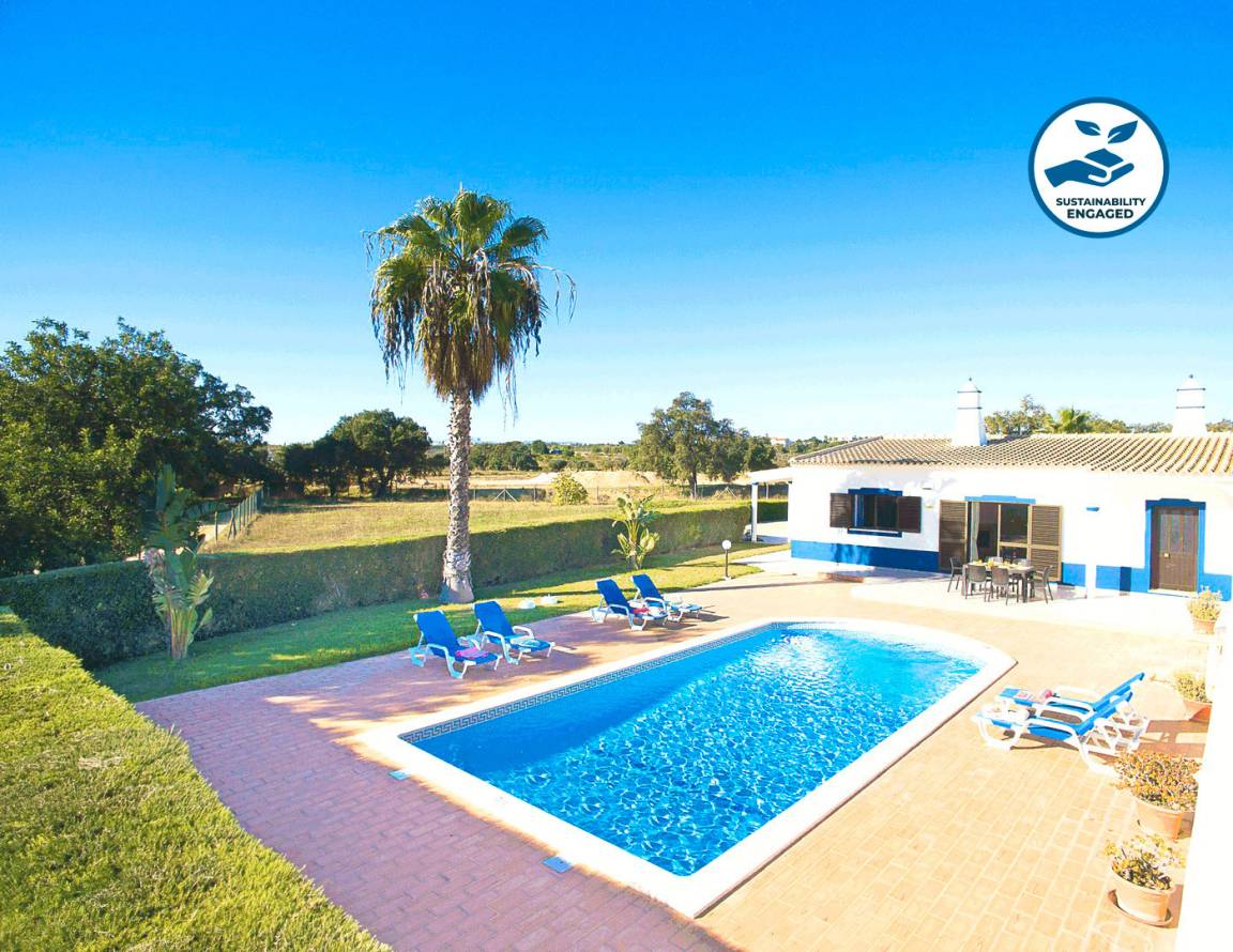 150 M² Villa ∙ 3 Bedrooms ∙ 8 Guests - Guia