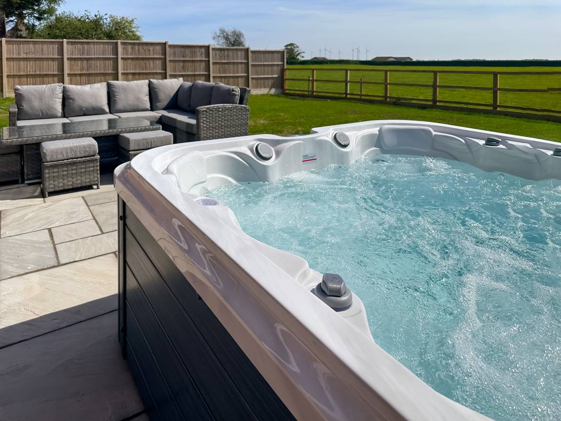 Cottage ∙ 4 Bedrooms ∙ 8 Guests - Sutton on Sea