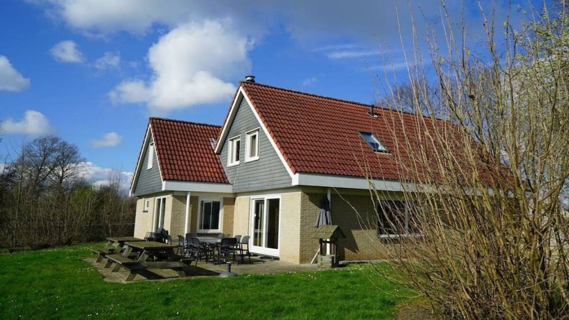 220 M² Huis ∙ 6 Slaapkamers ∙ 16 Gasten - Roermond