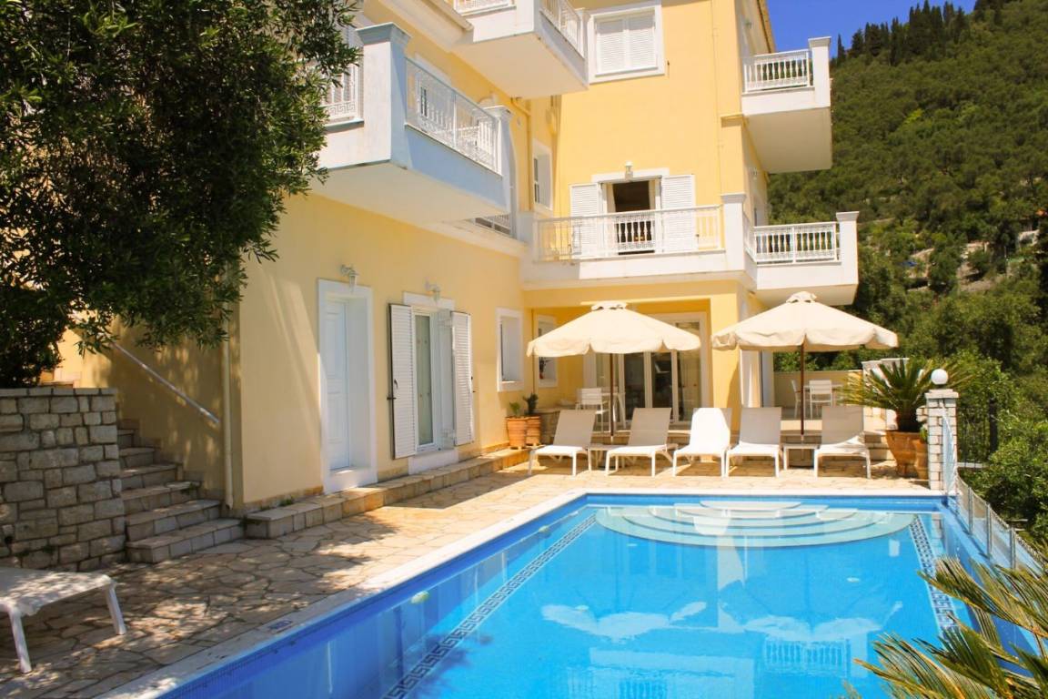 280 M² Villa ∙ 5 Bedrooms ∙ 10 Guests - Corfu