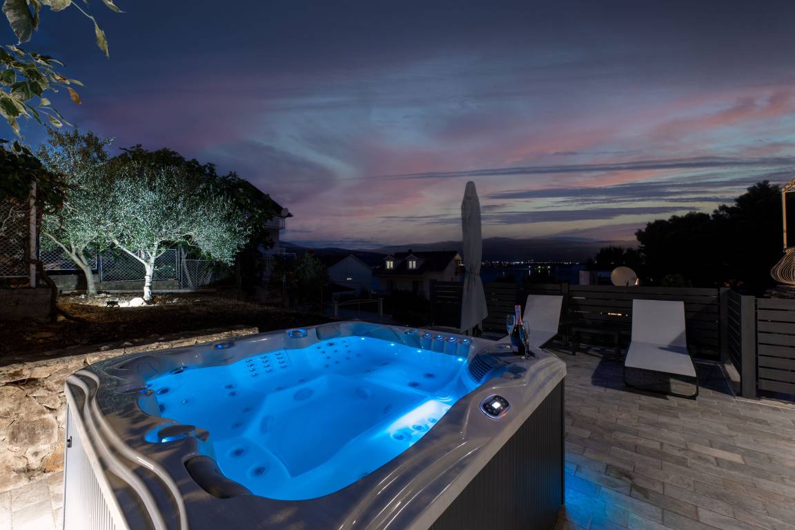 75 M² Appartement ∙ 2 Chambres ∙ 5 Personnes - Trogir