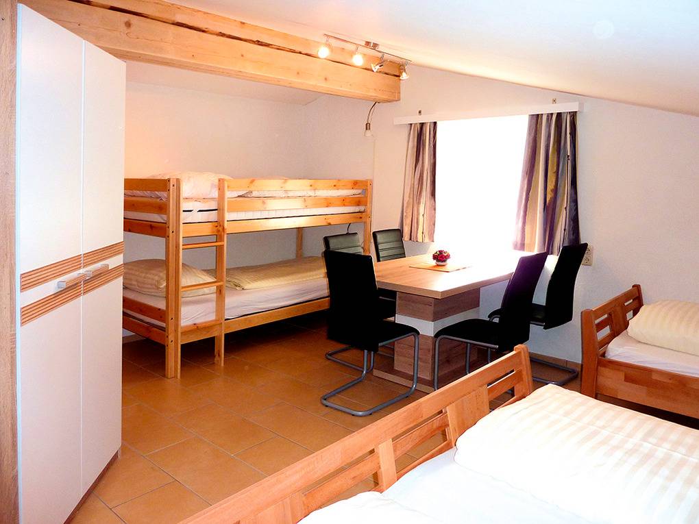 240 m² Ferienhaus ∙ 9 Schlafzimmer ∙ 25 Gäste – Bild 6