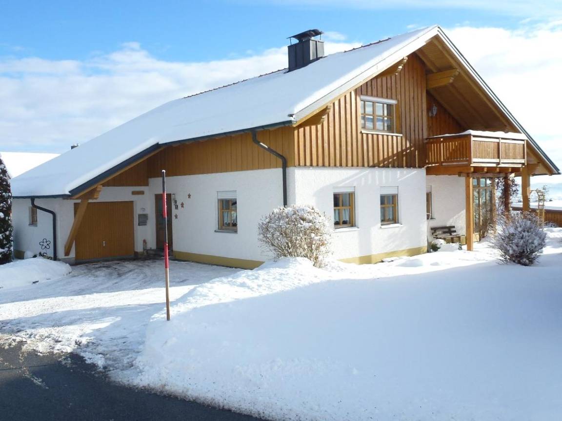 100 M² Ferienwohnung ∙ 2 Schlafzimmer ∙ 5 Gäste - Freyung