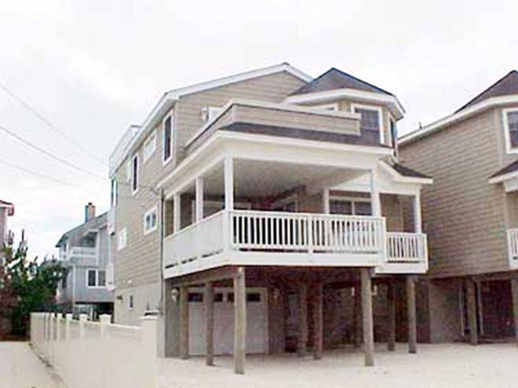 Condo ∙ 4 Bedrooms ∙ 8 Guests - Surf City, NJ
