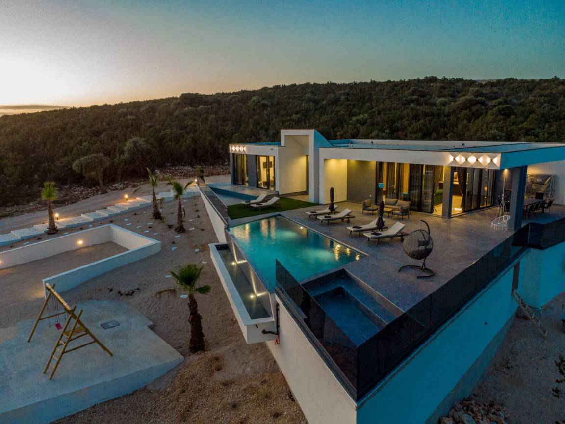 550 M² Villa ∙ 4 Bedrooms ∙ 10 Guests - Novalja