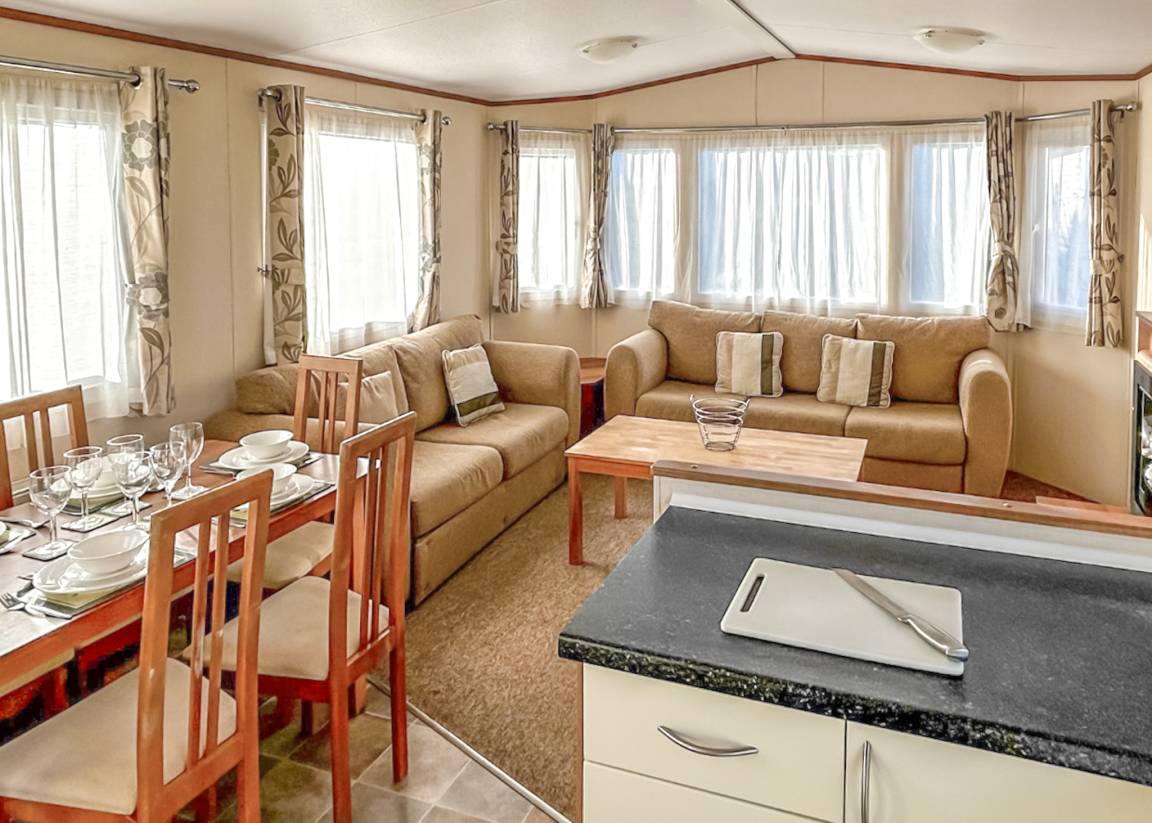 Caravan ∙ 3 Bedrooms ∙ 6 Guests - Hampshire