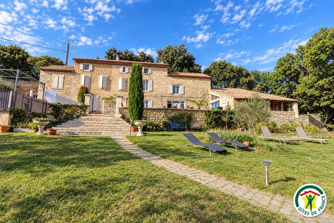 250 m&sup2; G&icirc;te 3 Schlafzimmer 8 G&auml;ste