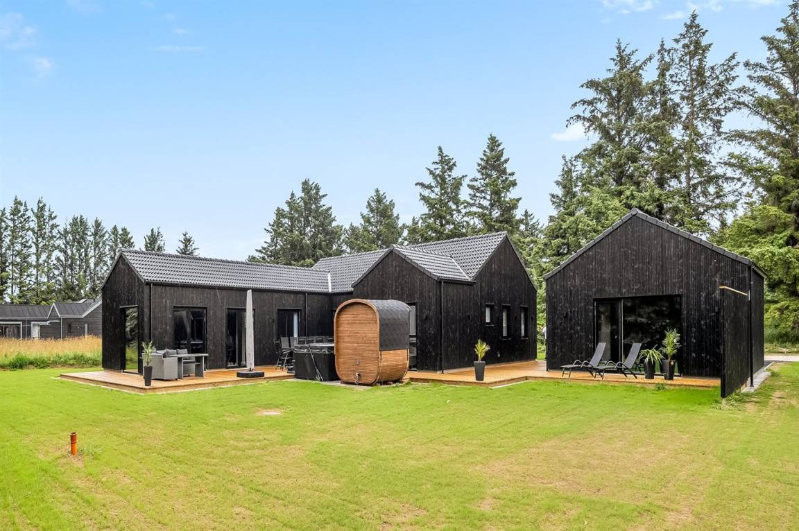239 m&sup2; Ferienhaus 6 Schlafzimmer 14 G&auml;ste