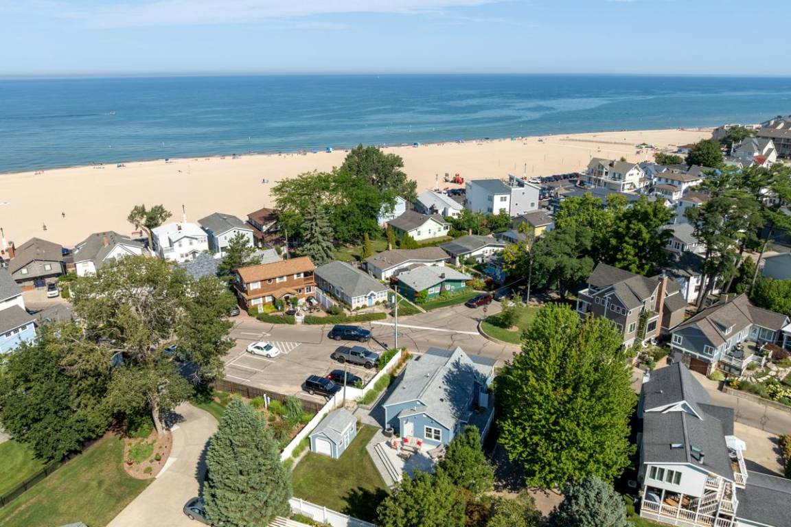 123 M² Villa ∙ 3 Bedrooms ∙ 8 Guests - South Haven, MI