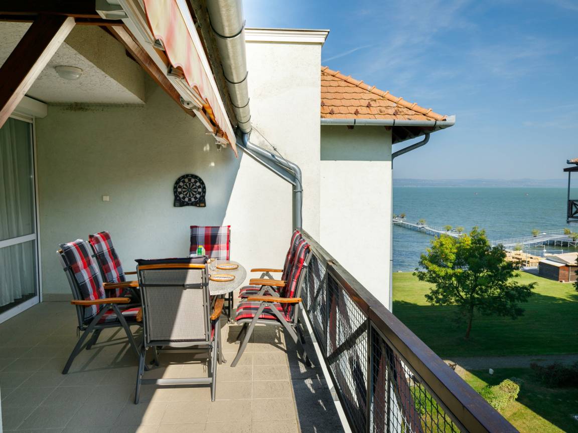 99 M² Ferienwohnung ∙ 3 Schlafzimmer ∙ 9 Gäste - Balatonlelle