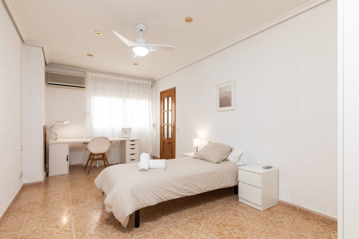 150 M² Private Room ∙ 1 Bedroom ∙ 3 Guests - Valencia
