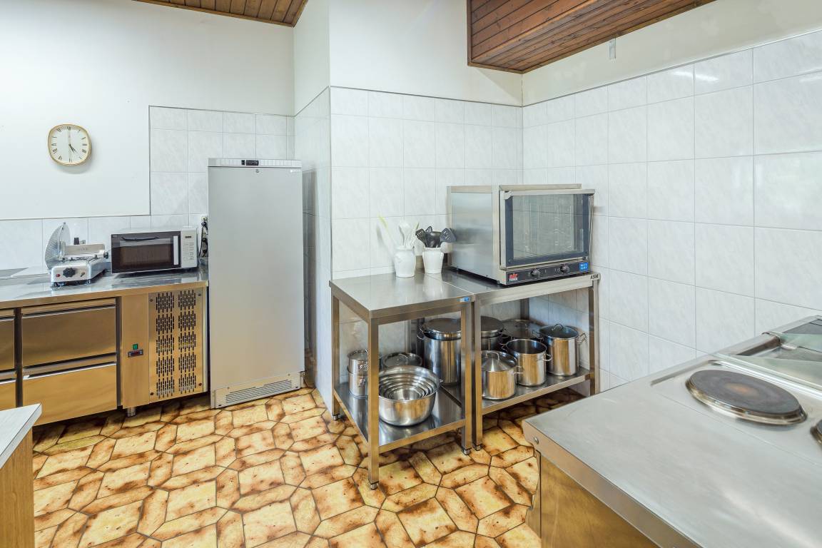 900 m² Ferienhaus ∙ 16 Schlafzimmer ∙ 50 Gäste – Bild 7